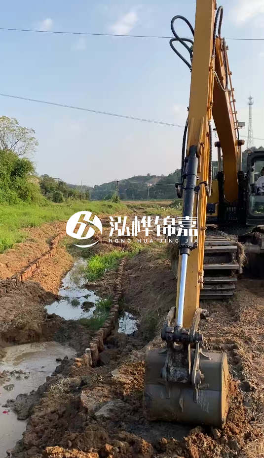青島河道清淤專業(yè)施工-水挖機(jī)清淤適合哪些河道狀況？